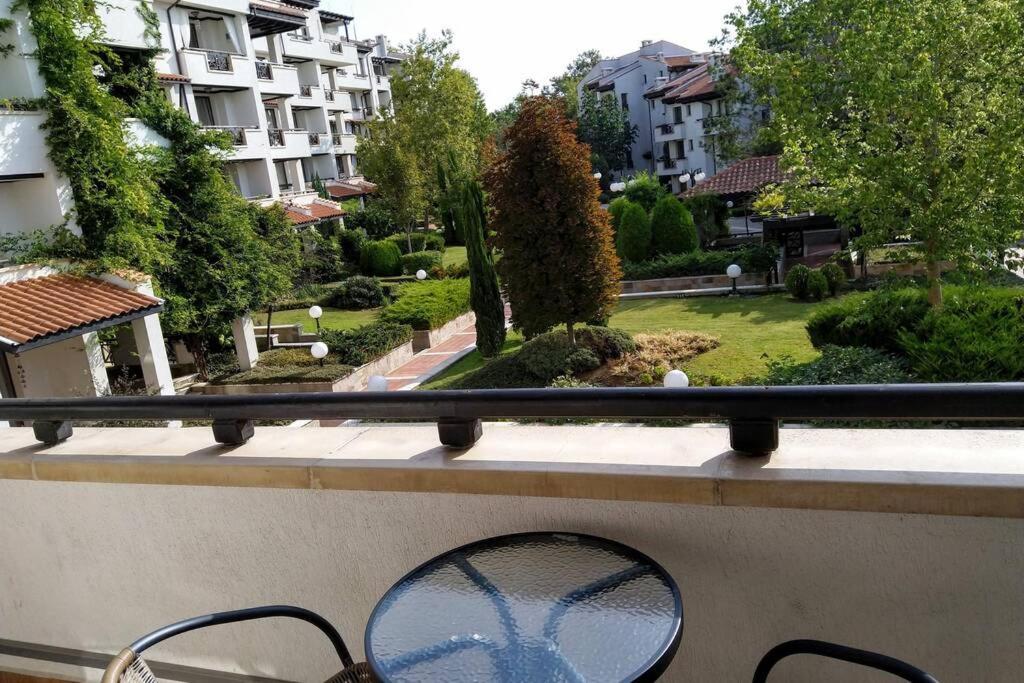 Apartment In The Picturesque Oasis Resort & Spa Лозенець Екстер'єр фото