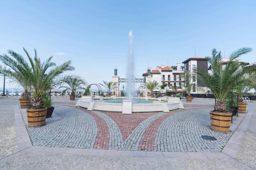Apartment In The Picturesque Oasis Resort & Spa Лозенець Екстер'єр фото