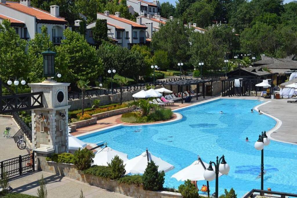 Apartment In The Picturesque Oasis Resort & Spa Лозенець Екстер'єр фото