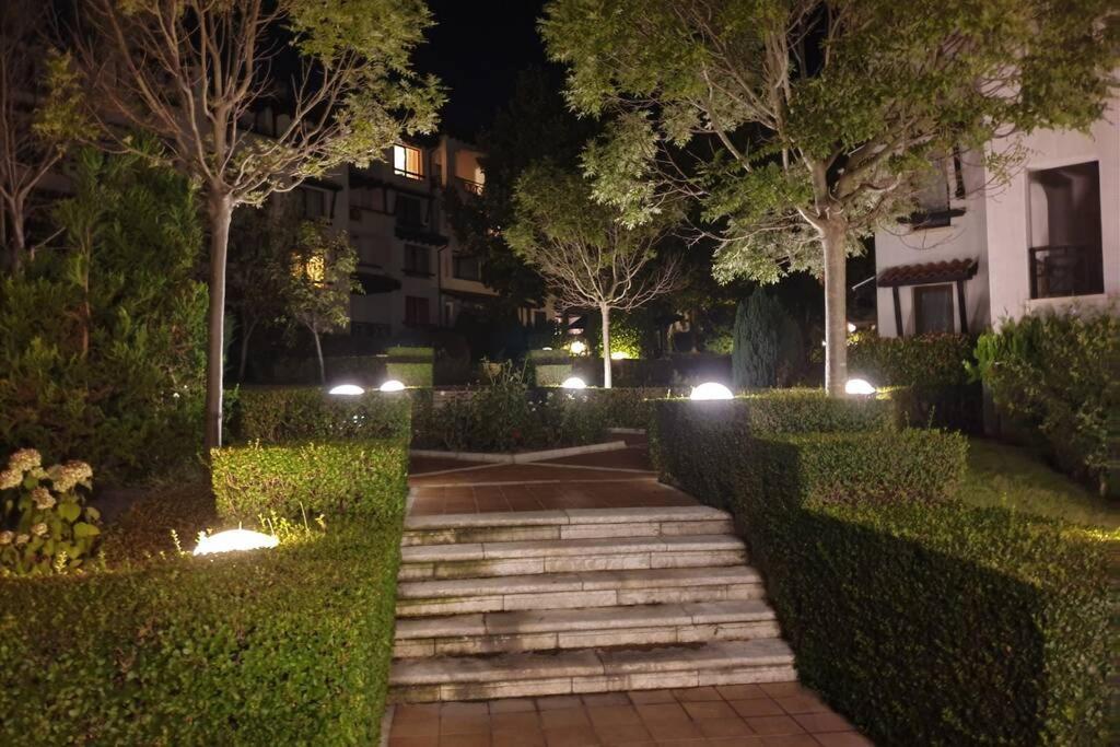 Apartment In The Picturesque Oasis Resort & Spa Лозенець Екстер'єр фото