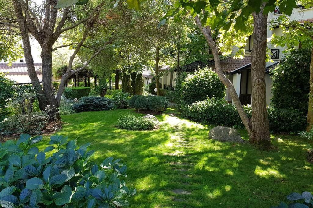 Apartment In The Picturesque Oasis Resort & Spa Лозенець Екстер'єр фото